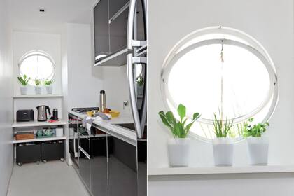 Una base clara es un buen punto de partida para una cocina chica, más cuando la entrada de luz natural es limitada