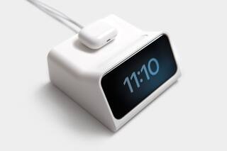 Cómo transformar tu celular en un reloj despertador cuando lo dejás cargando en la mesita de luz
