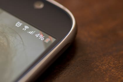 Una batería envejecida puede traer problemas de estabilidad en el smartphone al ser incapaz de entregarle la energía que requiere
