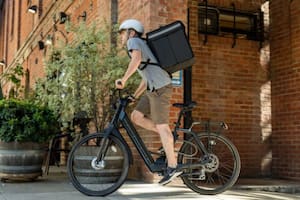 Cuál es la bicicleta eléctrica más económica para hacer repartos de comida en Chicago en 2025