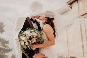 Una broma de la novia en pleno casamiento obligó al cura a cancelar el evento