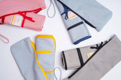 Una buena lona permite evitar el pasto mojado o frío.