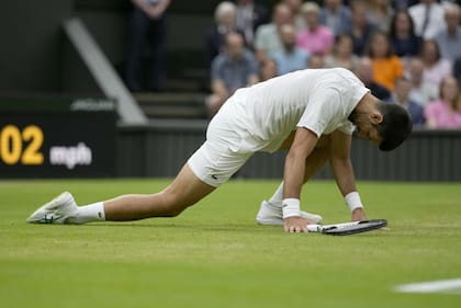 Una caída pasajera de Novak Djokovic, nada simbólica de su andar en el tercer torneo de Grand Slam.