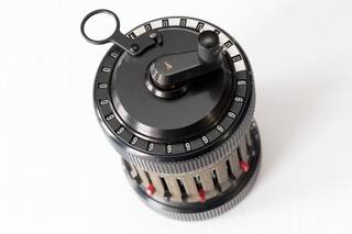 Así era la primera calculadora de bolsillo, diseñada en un campo de concentración nazi