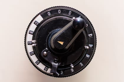 Una calculadora mecánica Curta diseñada por Curt Herzstark en un campo de concentración nazi