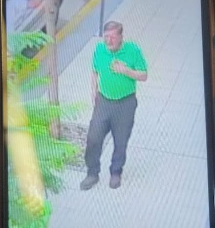 Una cámara de seguridad grabó a Buira circulando por la calle