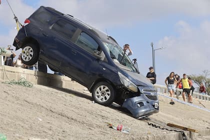 Una camioneta cayó al Río de la Plata en la zona de la Costanera Norte
