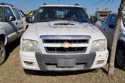 Una camioneta de marca y modelo similar a la que busca reparar el Ejército en Mendoza