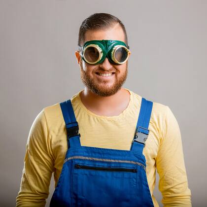 Una camiseta amarilla, gafas y overol son la base perfecta para un Minion casero (Archivo)