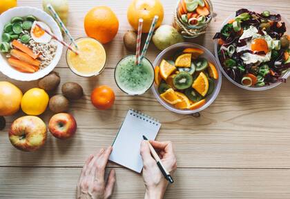 Una característica de la dieta DASH es que requiere muchas frutas y verduras, de cuatro a cinco raciones de cada una al día