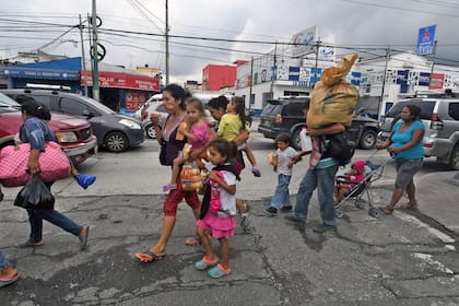 Una caravana de migrantes partió el 13 de octubre desde Honduras, el empobrecido país plagado de violencia, y se dirigió al norte en el largo viaje a través de Guatemala y México hasta la frontera con Estados Unidos