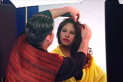 Una carta dirigida a Chris Pérez aparece entre los materiales más personales