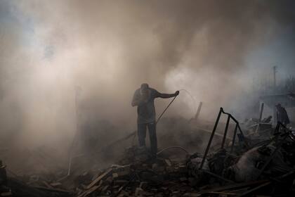 Una casa destruida por un ataque ruso en Járkiv, Ucrania, el jueves 24 de marzo de 2022. (Foto AP/Felipe Dana)