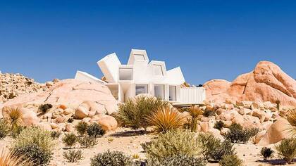 Una casa hecha de containers en forma de flor es la nueva joya arquitectónica de un londinense