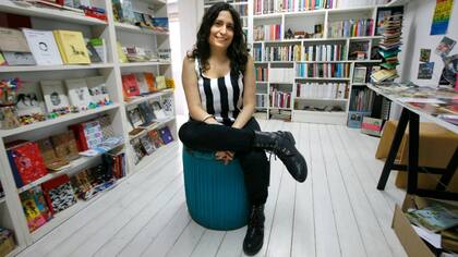 Una casa propia. Poeta, Nurit Kasztelan dice que lo que más le gusta es recibir a los lectores y ofrecerles lo que cree mejor para cada uno de ellos