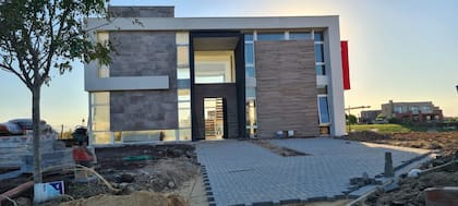 Una casa ya terminada en un barrio cerrado de la provincia de Buenos Aires