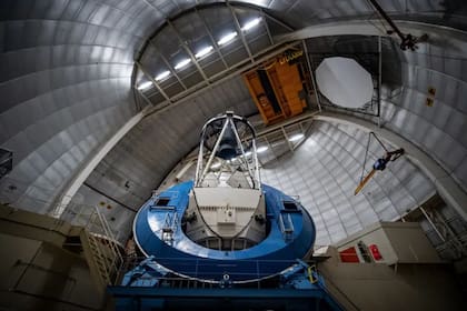 Una catedral para el cosmos: un instrumento dentro de este telescopio puede rastrear el movimiento de 5.000 galaxias a la vez