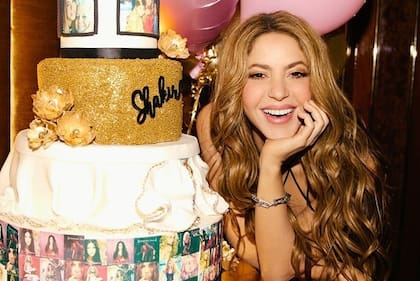 Una celebración espectacular en el cumpleaños de Shakira: torta de cuatro pisos y mensajes por toda Colombia
