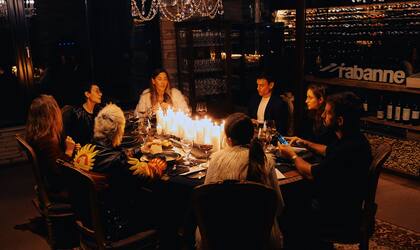 Una cena a la luz de las velas.