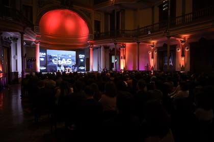 Una charla entre Carlos Pagni y el jesuita Rodrigo Zarazaga en el Colegio del Salvador, por los 10 años de CIAS
