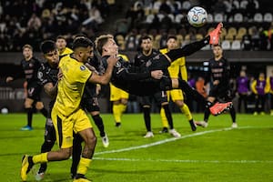 Con la pasión del barrio, Platense empató con Peñarol y está cerca de una meta que parecía imposible