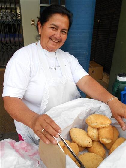 Una chipera en el centro y la piscina del Yacht & Golf Club