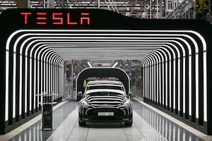 Tesla suspende producción en Alemania por problemas de transporte en el mar Rojo