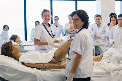 Una clase de enfermería en la universidad Austral