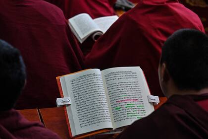 Una clase en el Colegio Budista de la Región Autónoma del Tíbet