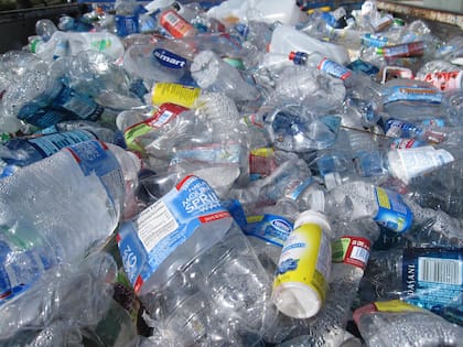 Una coalición de empresas demanda al estado para bloquear la ley de reciclaje SB 343 por supuesta censura gubernamental