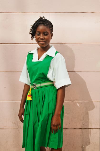 Una colegiala en Bridgetown.