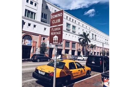 Una colorida calle de La pequeña Habana, Florida