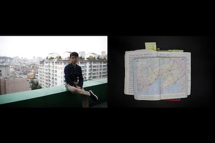 Una combinación de imágenes muestra a Baek Hwa-sung, 33, posando para una fotografía y diarios escritos por él, en Seúl, Corea del Sur. Hwa-sung dejó Sinuiju, en la frontera con China, en 2003 y reasentado en Corea del Sur en 2008