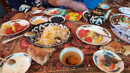 Una comida compartida en Tayikistán.