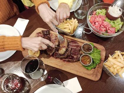 Una comida improvisada en la ruta.