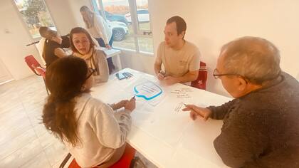 Una comisión de vecinos de Laborderoy trabaja con la Fundación Es Vicis en el programa "Bienvenidos a mi Pueblo"