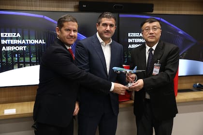 Una comitiva de China Eastern se reunió con autoridades de Aeropuertos Argentina