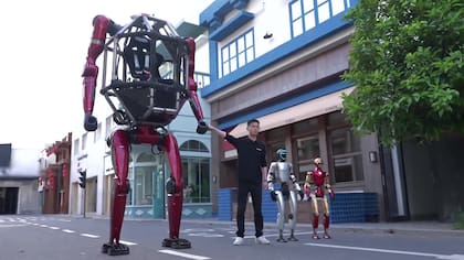 Una comparación entre el GD01, una persona, y otros robots humanoides que ya vende Unitree