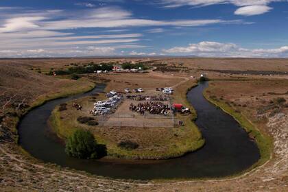Una competencia a la orilla de un río en la provincia de Santa Cruz