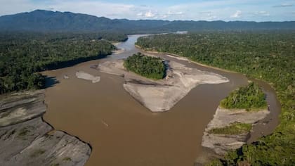 Una comunidad indígena ha empezado a descubrir los secretos que esconde el río Santiago, en la Amazonía ecuatoriana