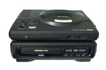 Una consola de Sega con el Mega CD