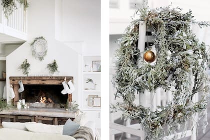 Una corona navideña natural y silvestre colocada en la silla pueden convertirse en un regalo original para nuestros invitados.