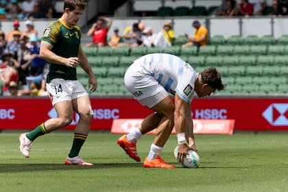Una costumbre: Matteo Graziano apoya un try en el Seven de Perth