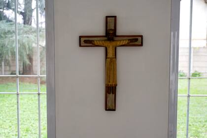 Una cruz en la pared del Seminario San José del Obispado de Morón