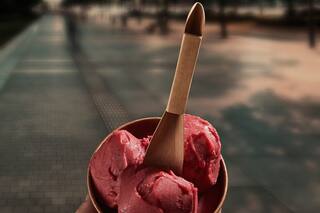 Hacen platos y cubiertos con cáscara de papa y el descarte de las cervecerías artesanales