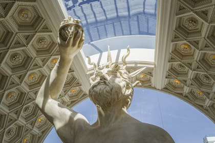 Una cúpula y una semicúpula reciben a los clientes con detalles florales (Fuente: Gentileza - Figlio)