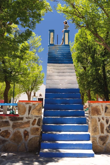Una curiosa escalera al cielo (mirador) en el poblado de Cieneguillas