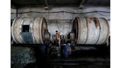 Una curtiembre en una zona industrial en Kanpur