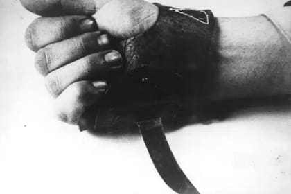 Una daga croata, conocida como srbosjek, utilizada para ultimar prisioneros en el campo de concentración de Jasenovac