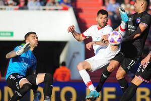 Huracán ganaba y estuvo cerca del 2-0, pero Argentinos le empató con una obra maestra